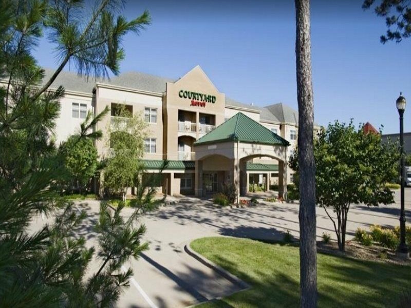 Courtyard Wausau Hotel Exterior photo